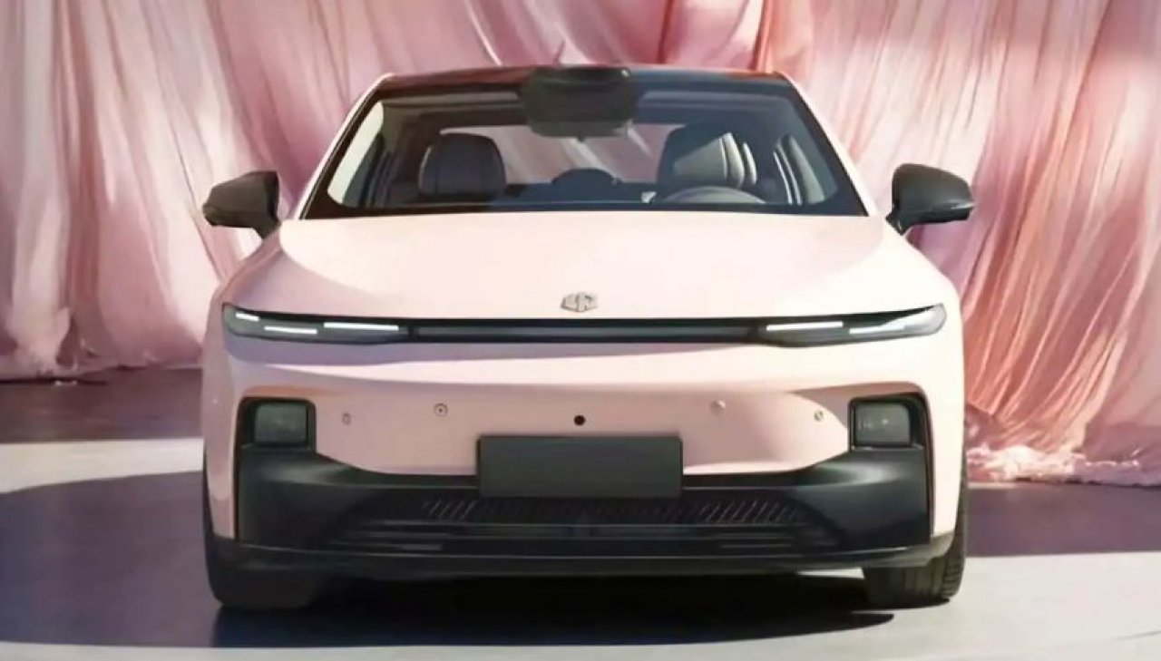 Leapmotor z novim kompaktnim električarjem Leapmotor z novim kompaktnim električarjem