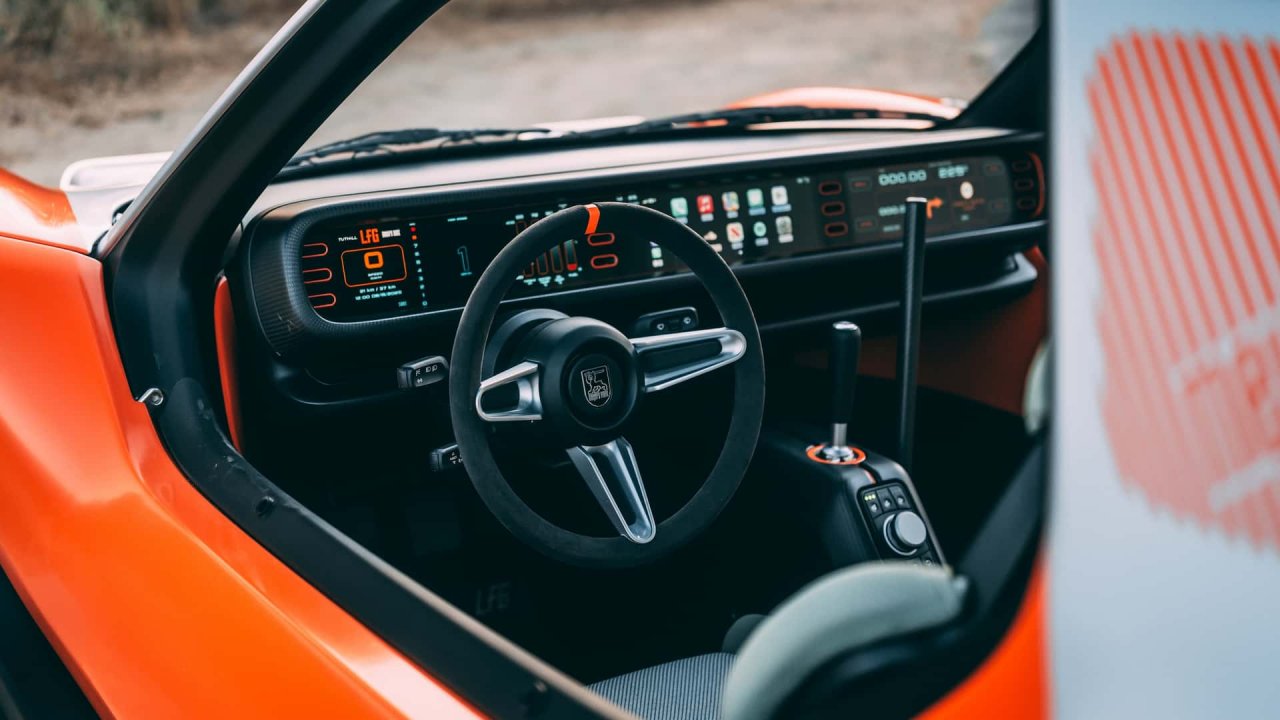 Novodobni buggy s Porschejevim šestvaljnim bokserjem