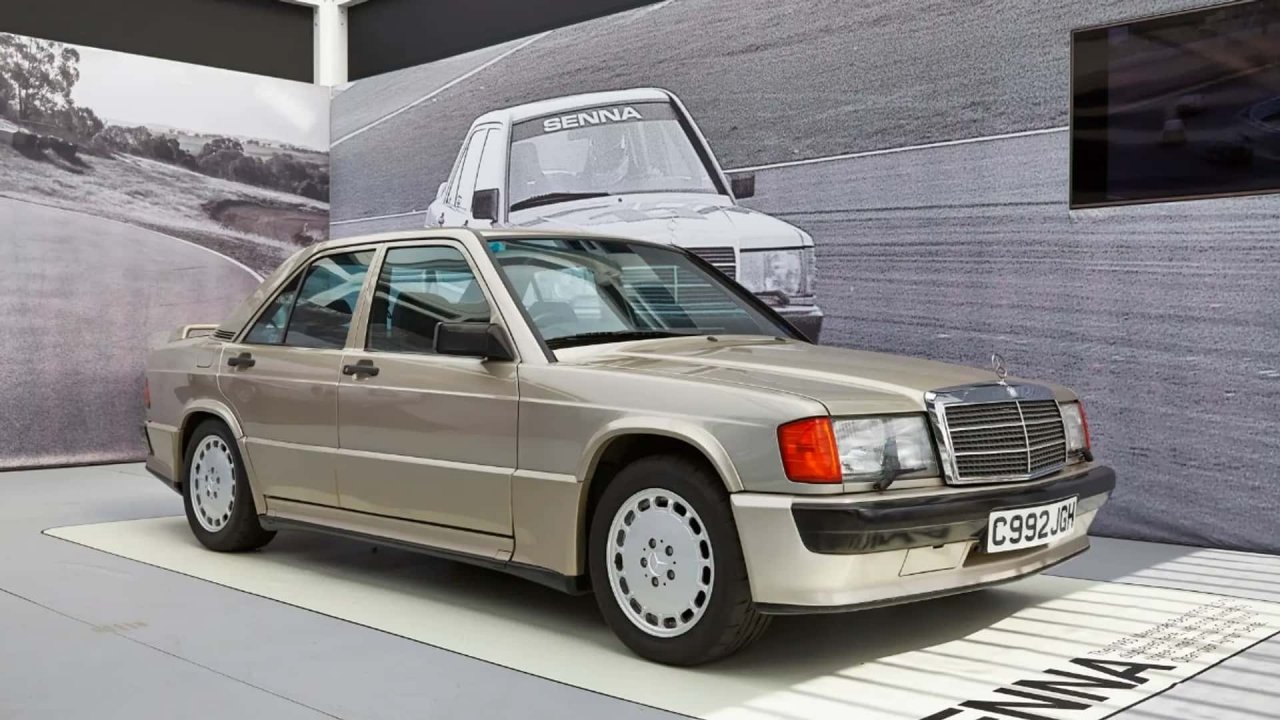 Prodaja se osebni avto Ayrtona Senne Prodaja se osebni avto Ayrtona Senne