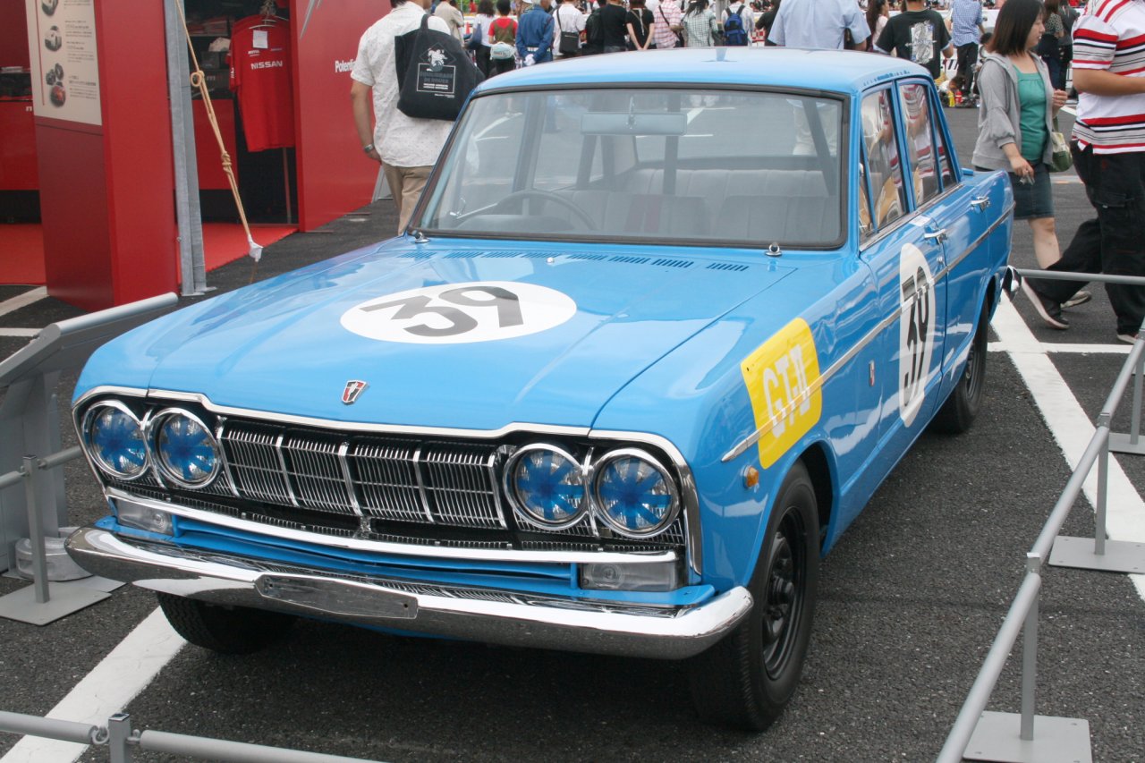 Konec šestdesetih je derivat druge generacije S54 Skyline 2000GT začel sejati strah in grozo po domačih dirkališčih. 