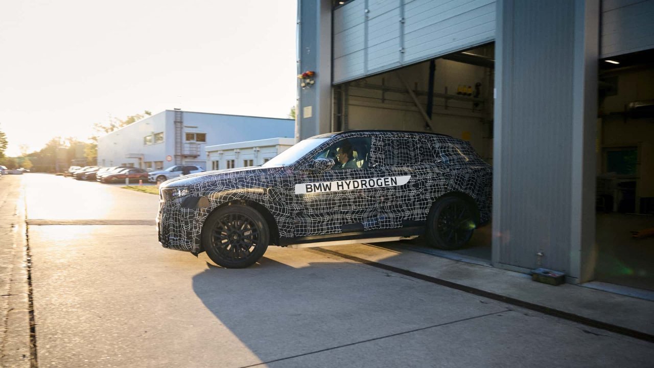Novi BMW X5 bo vseboval Toyotino tehnološko rešitev