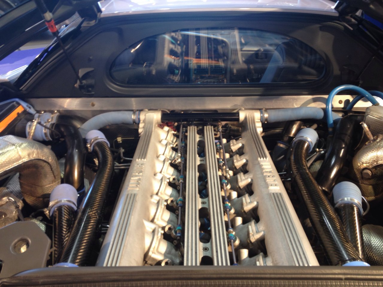 V12 motor s kar štirimi turbo polnilniki je bil prava mojstrovina za tisti čas.