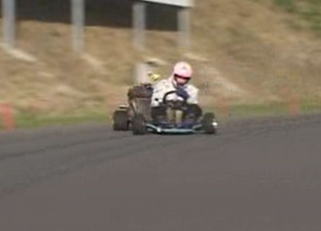Brutalno zmogljiv in hiter gokart