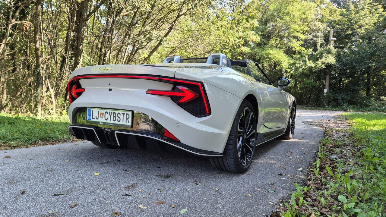 Hudičevo hiter in uživaški roadster