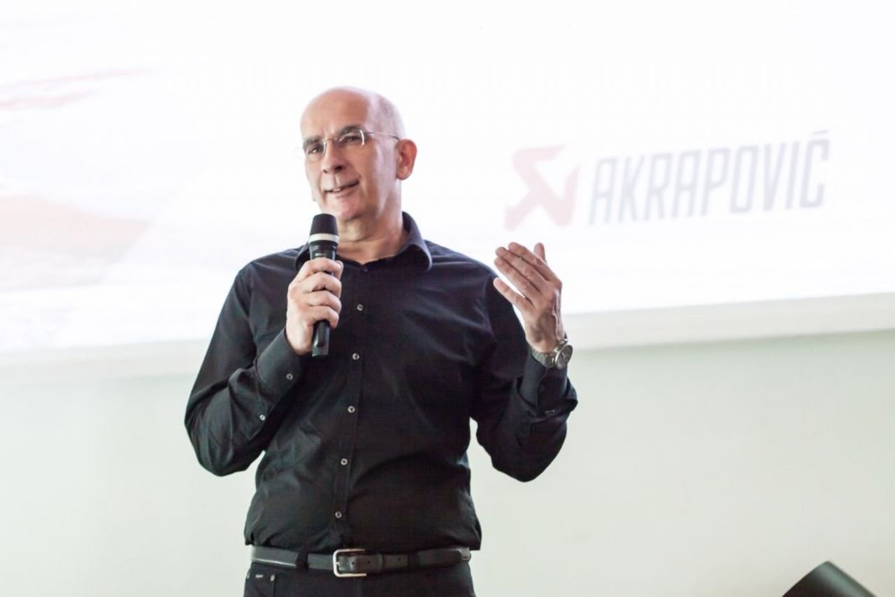 Krizo v moto industriji nadomešča vzpon avtomobilistov