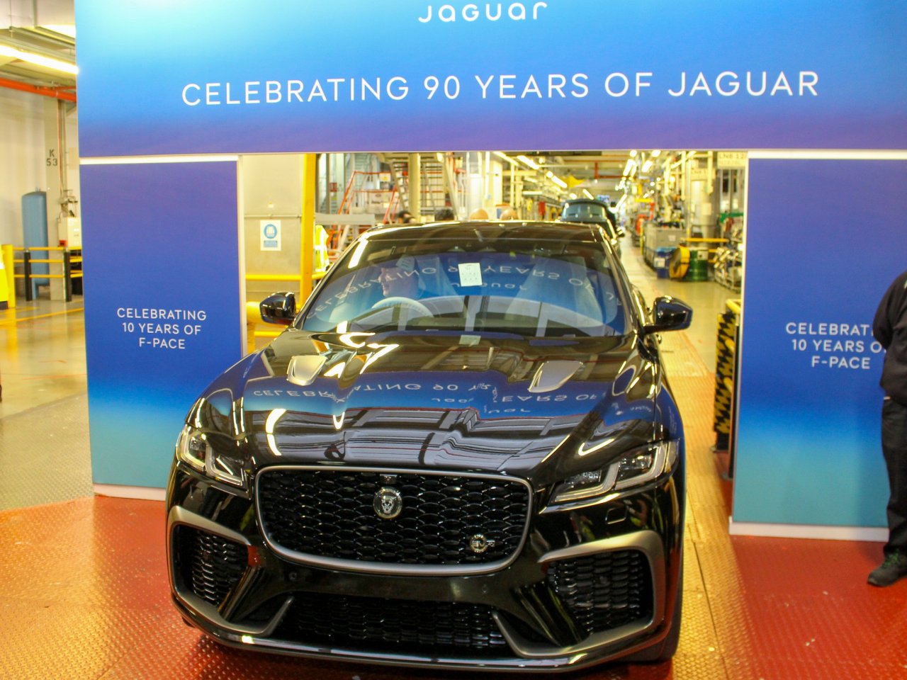 Izdelan zadnji Jaguar z bencinskim motorjem