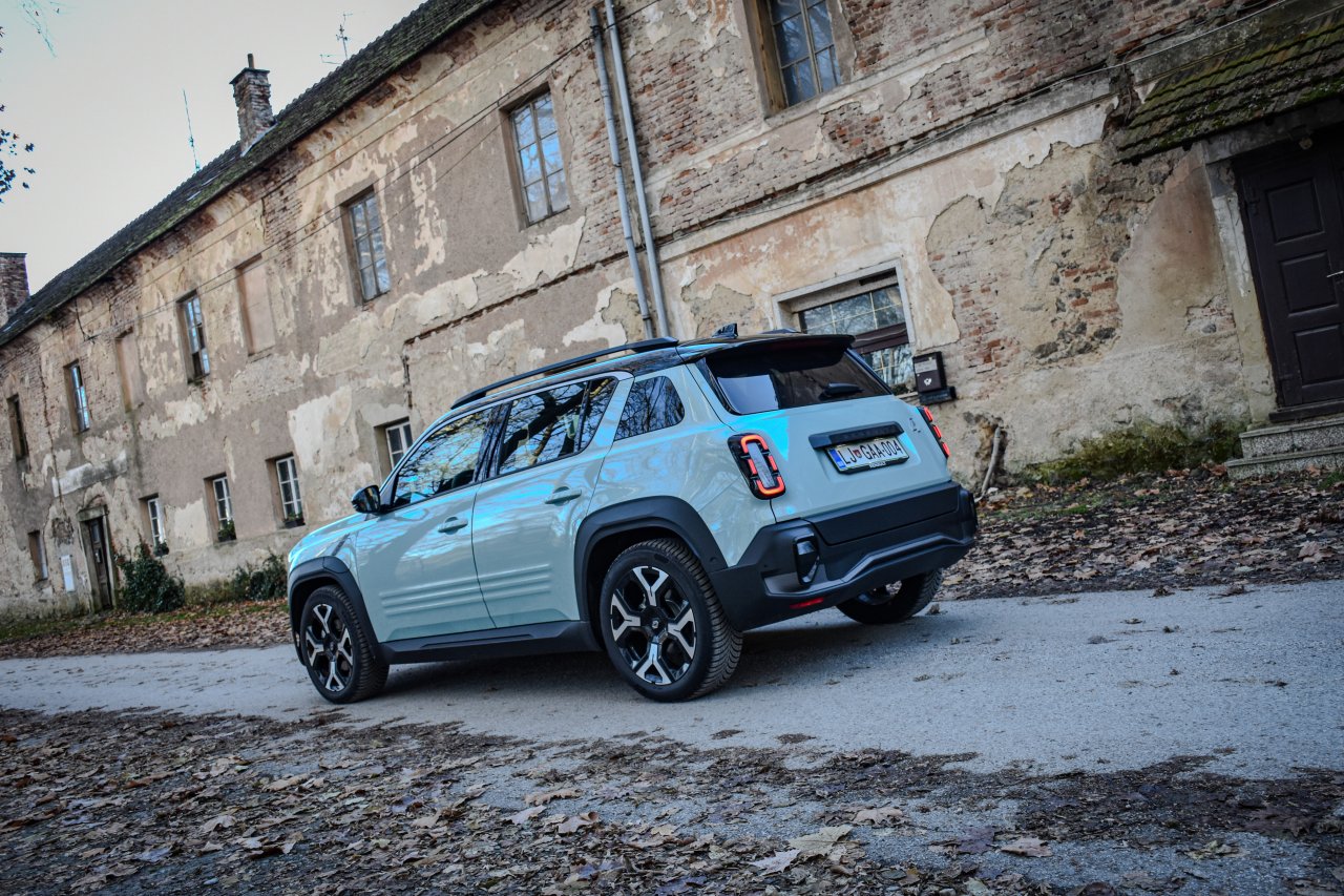 Vsi aduti električnega Renaulta 4