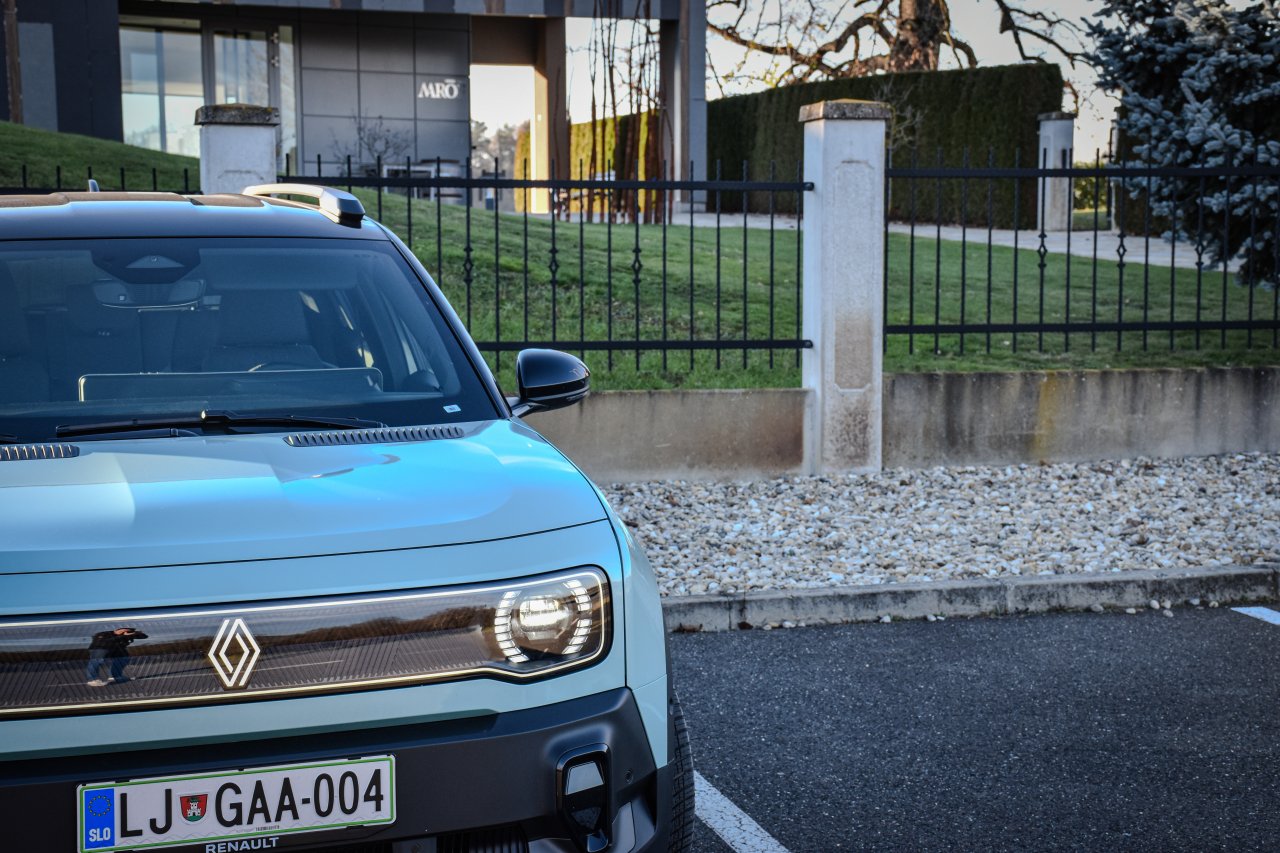 Vsi aduti električnega Renaulta 4