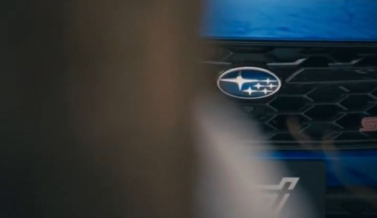 Vrača se Subaru WRX STi, poslušajte zvok motorja