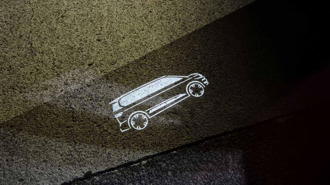 Zadnji kolesni par poganja električni motor