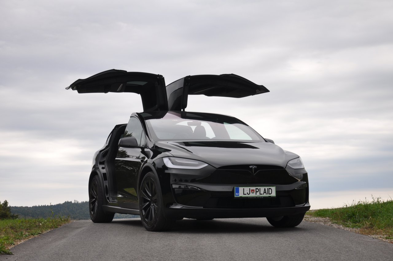 Konec za Teslo Model X in S, napovedujejo popuste 