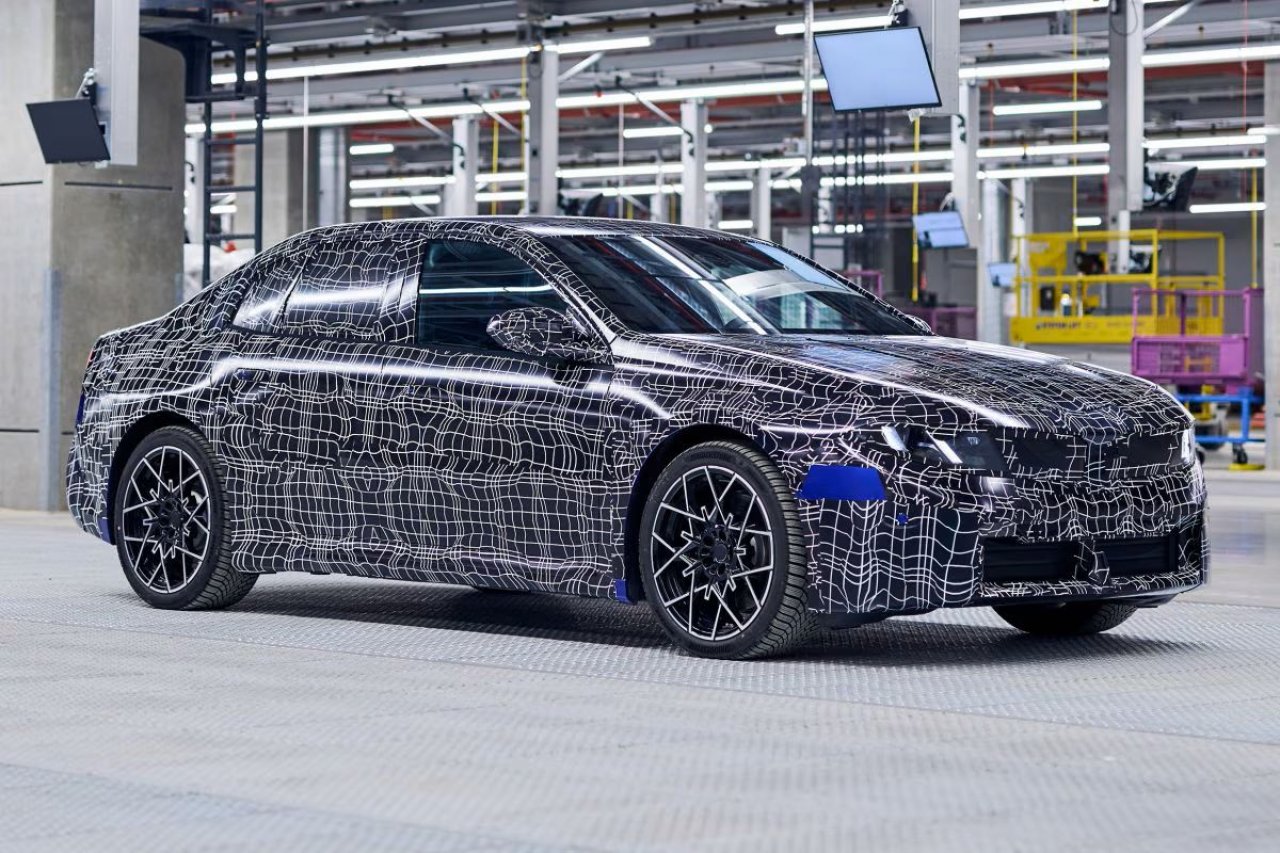 BMW-jev odgovor na Teslo Model 3 je skoraj pripravljen
