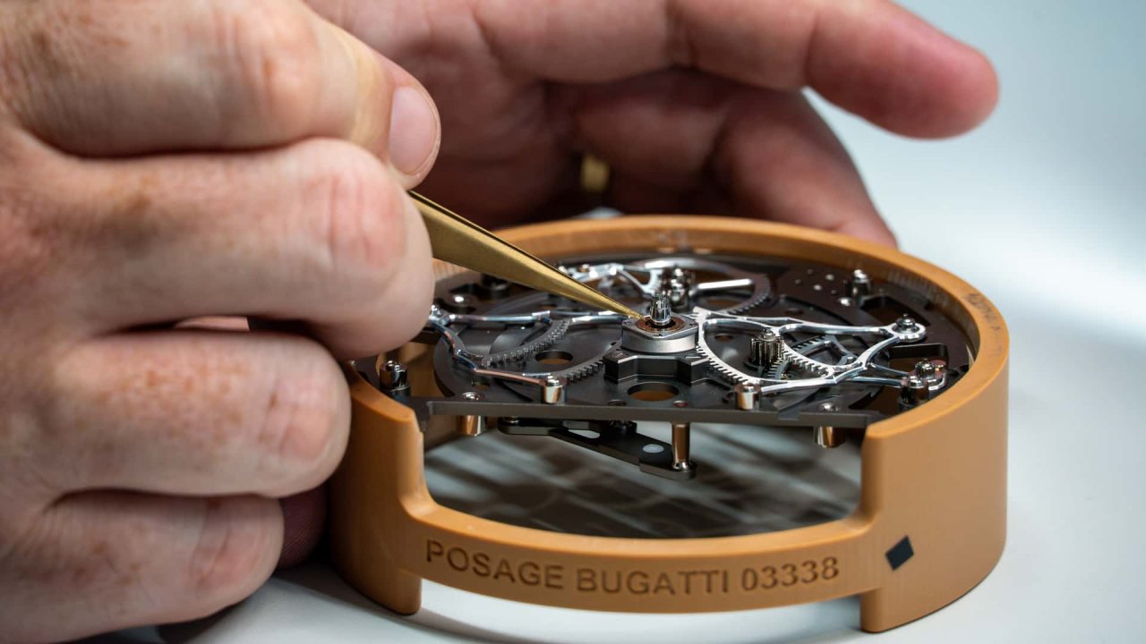Neverjetno analogno voznikovo okolje v Tourbillonu