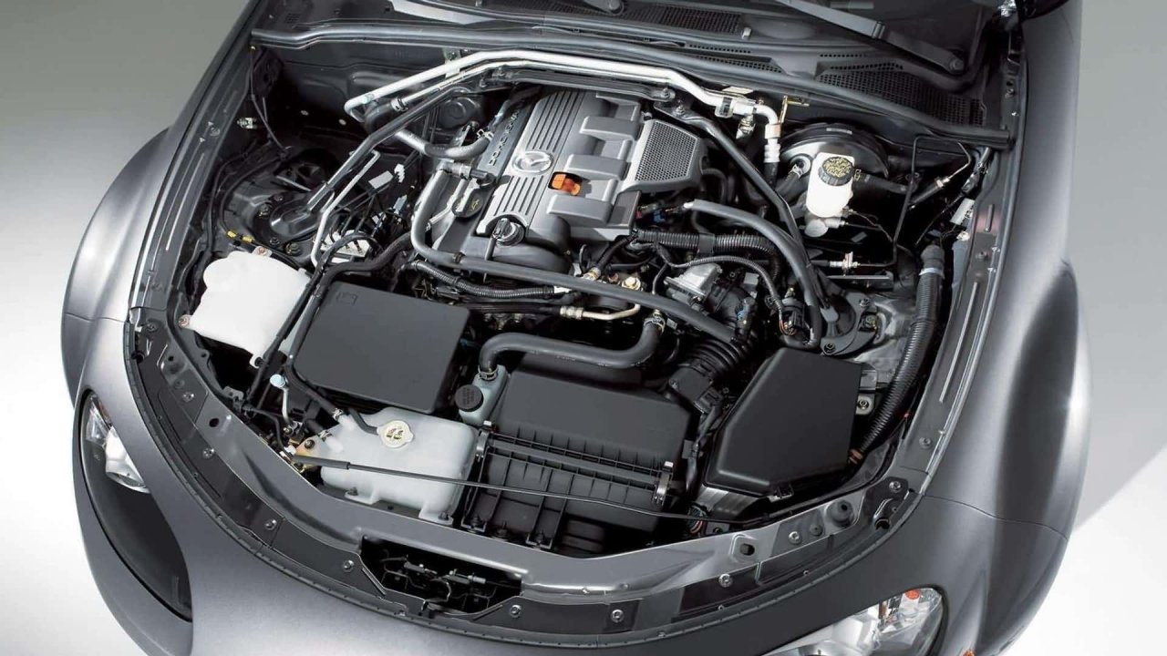 Priljubljen roadster z V6 motorjem, ki ni dobil zelene luči