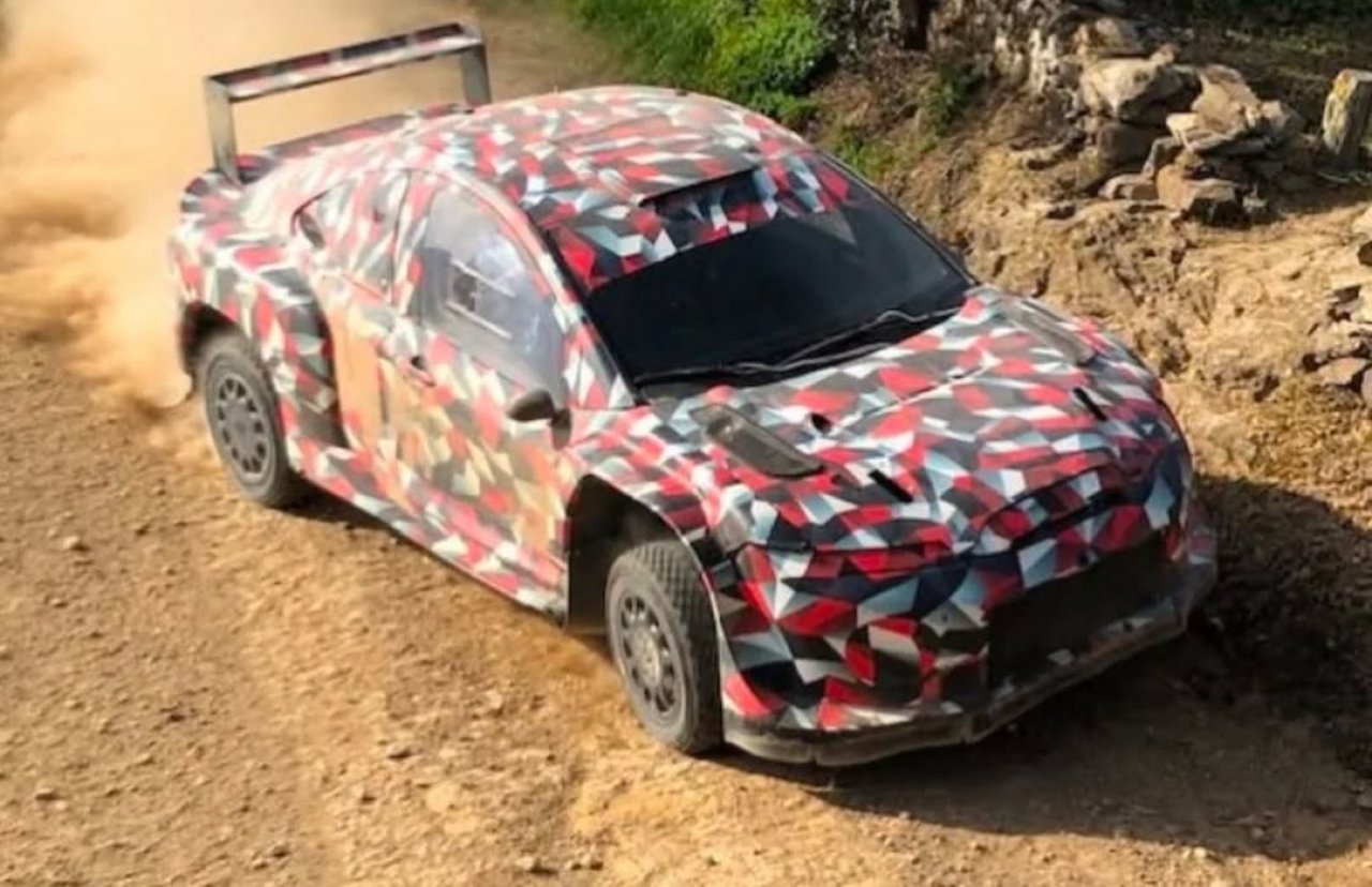 Prvi obrisi nove Toyote Celice, ta bo tudi dirkalnik