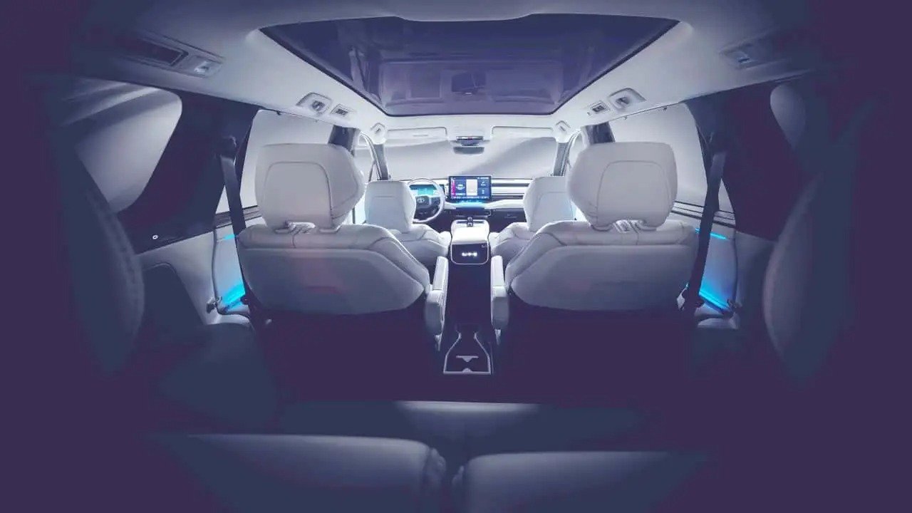 Toyotin skrivnostni model je SUV s tremi vrstami sedežev