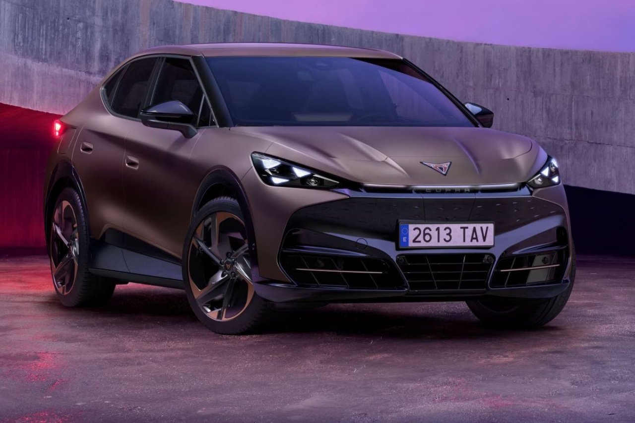 Cupra Tavascan dobiva šibkejši pogonski sklop in posodobljeno notranjost Cupra Tavascan dobiva šibkejši pogonski sklop in posodobljeno notranjost