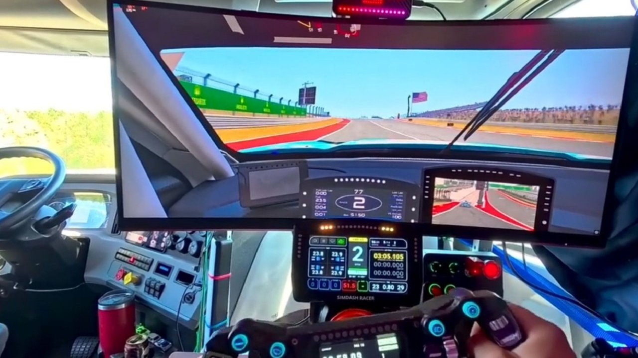 Sovoznikov sedež je zamenjal za simulator vožnje