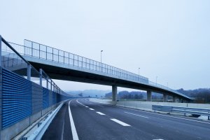 Se bo hitrost na avtocestah znižala na največ 120 km/h?