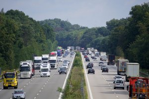 Večina Nemcev podpira omejitev hitrosti na avtocestah