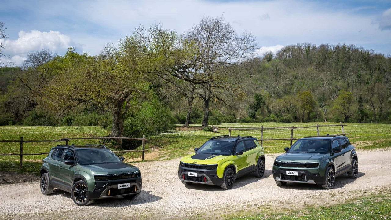 Jeep Avenger po prenovi z osvetljeno masko in jubilejno serijo