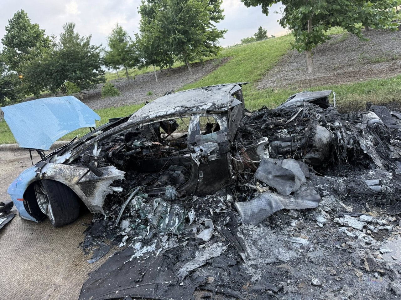 Škoda presega milijon evrov: v isti nesreči uničena dva Lamborghinija