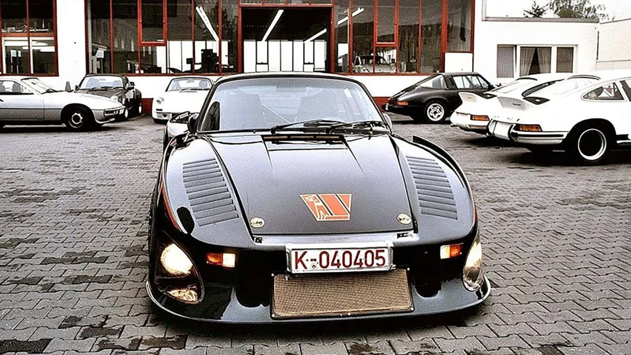 Cestna pošast, ki gre do 338 km/h, je naprodaj
